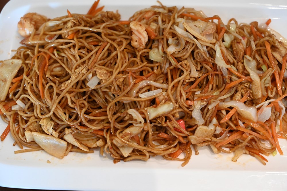 Ramen shifudo - prženi špageti od pšenice, jaje, povrće, kozice, surimi i lignje